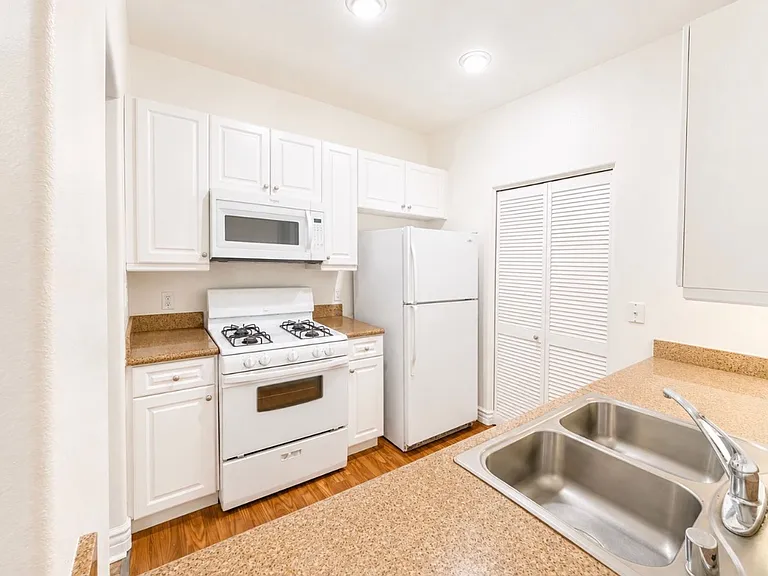 2220 Watermarke Pl — Photo 12