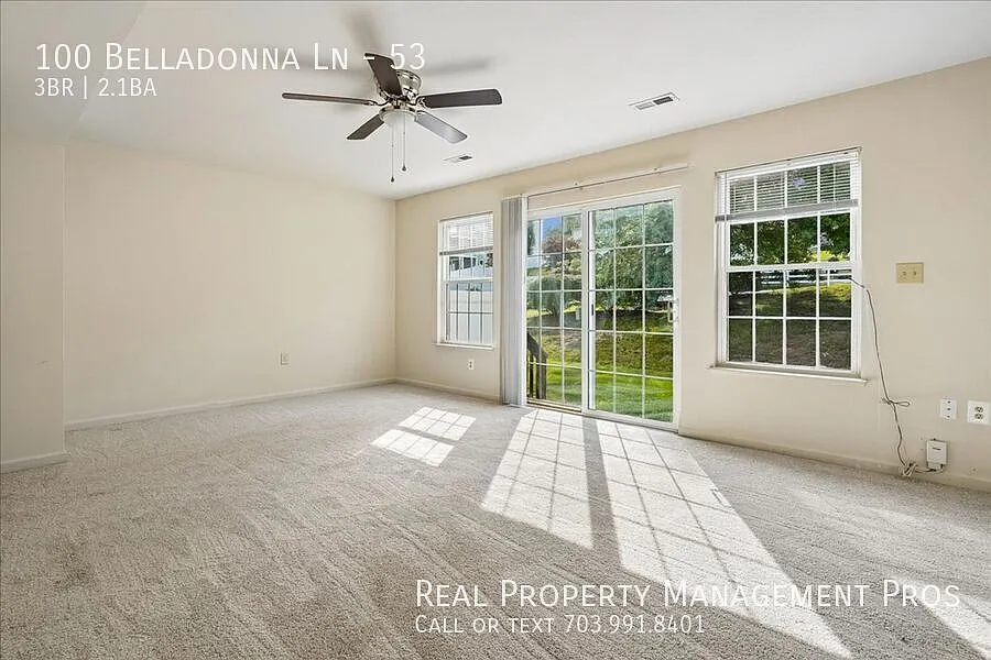 Spacious Stafford Townhome Near I-95 & Commuter Routes — Photo 2