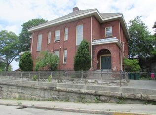 388 Vose St APT 4, Woonsocket, RI 02895