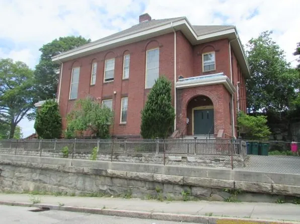 388 Vose St APT 4, Woonsocket, RI 02895