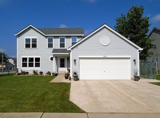 698 Woodbridge Dr, Elgin, IL 60124