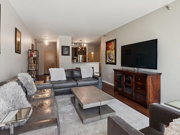 5th image of 123 S Green St APT 505B