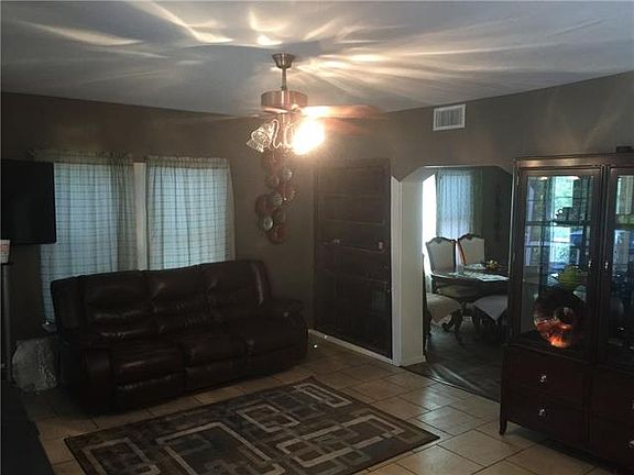 2nd image of 218 E Woodin Blvd