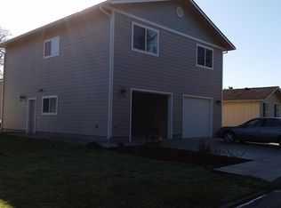 3253 Fir St, North Bend, OR 97459