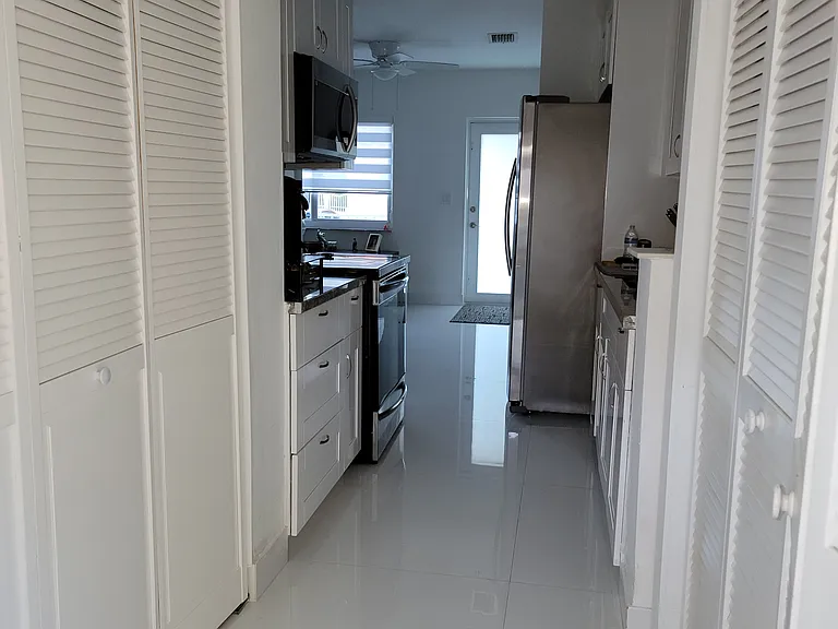 6300 SW 21st St — Photo 13