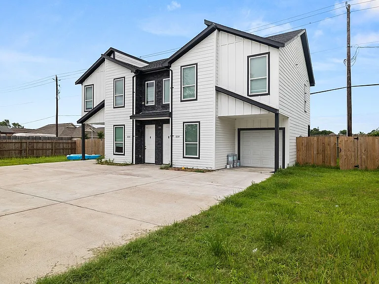 8534 Woodlyn Rd — Photo 2