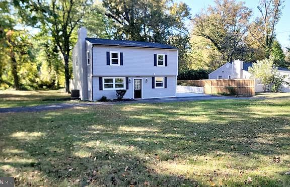 3rd image of 8426 Woodlawn St