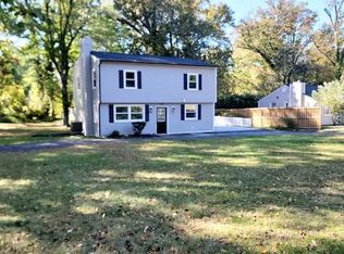 8426 Woodlawn St, Alexandria, VA 22309