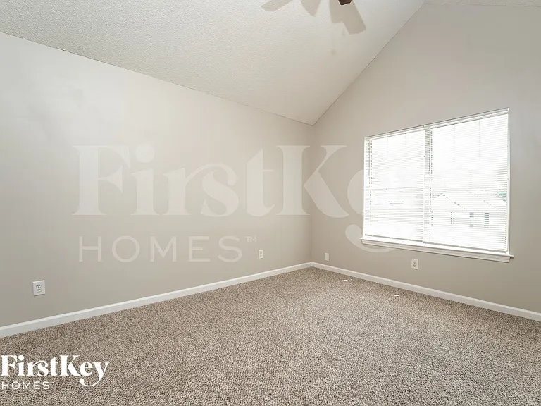 6388 Phillips Ct — Photo 8