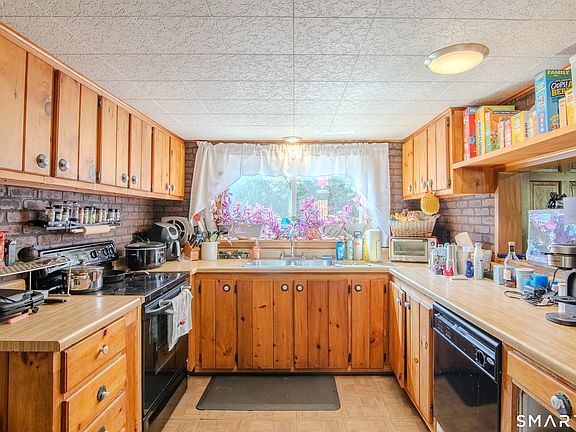 3rd image of 45 Navratil Road