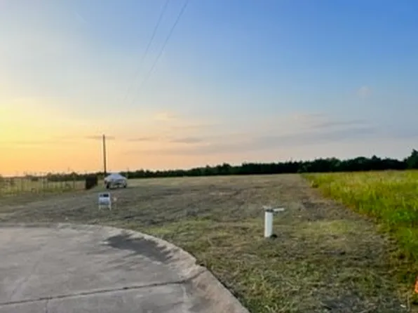 1545 Raintree Dr, Lancaster, TX 75146