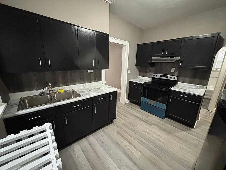 1341 Marshall St #2F — Photo 4