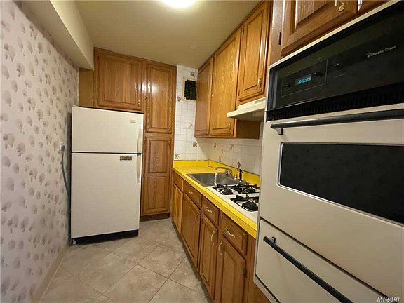 4th image of 39-65 52nd St #4C