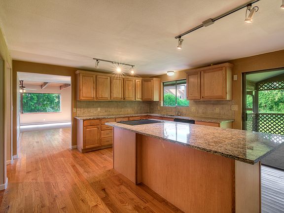 4th image of 18309 103rd Street Ct E