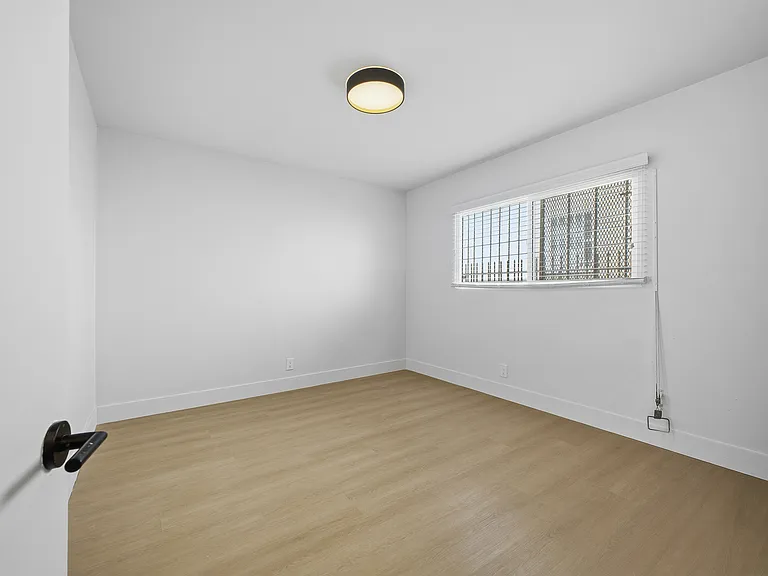 6416 S Victoria Ave #2A — Photo 8