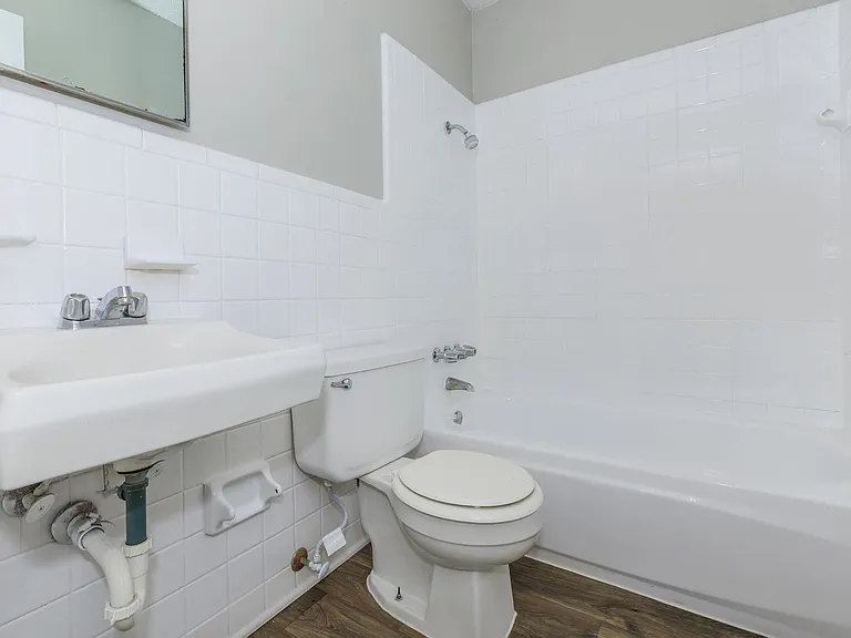 Marine Park Apartments — Photo 64