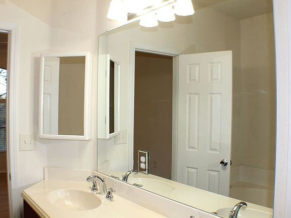 4th image of 1819 N Fitzhugh Ave Unit 103-C