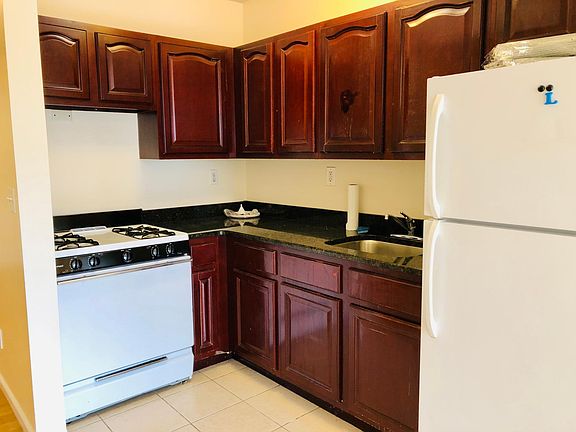 3rd image of 712 E 230th St #1F