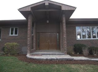 24898 N Cherokee Dr, Lake Barrington, IL