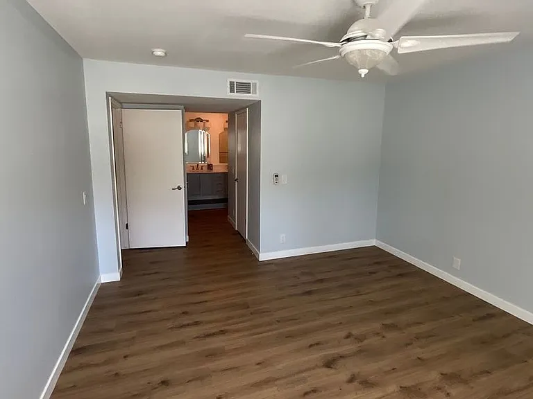1702 Capri Cir — Photo 24