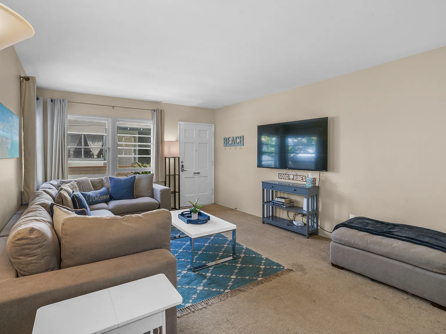 2 bed, 833 sqft, $3,995 — Photo 3