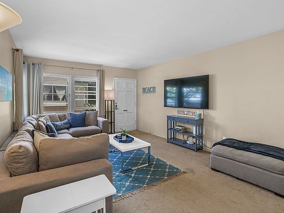 3rd image of 840 Felspar St