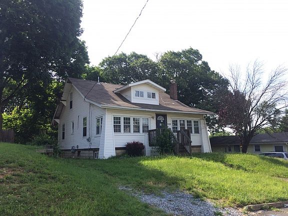 2nd image of 530 Woodland Ave