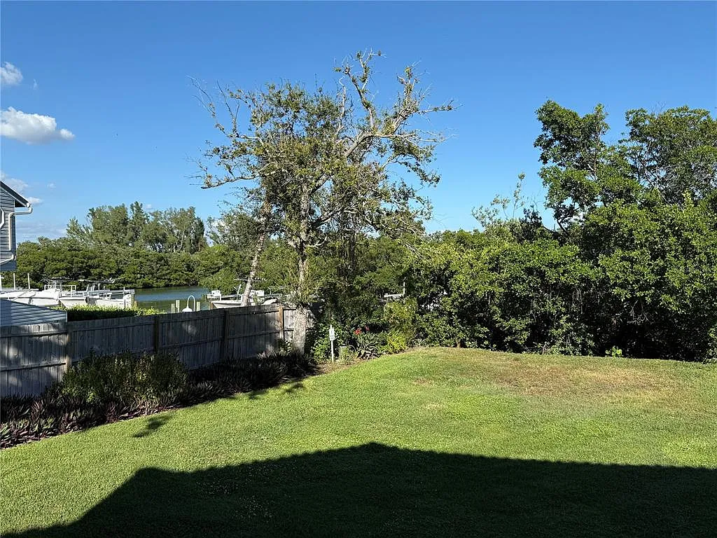 2 bed, 2.0 bath, 830 sqft, $5,100 — Photo 4
