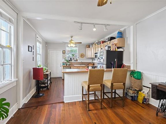 4th image of 2028 Camp St #32