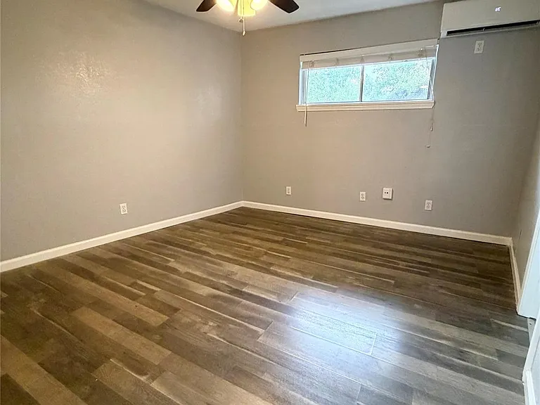 4811 Oakland St #12 — Photo 13