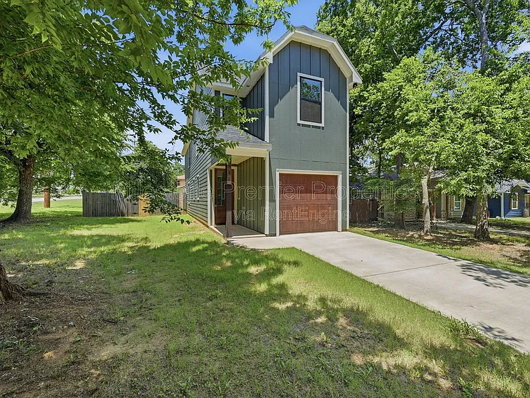 931 W Collins St — Photo 2
