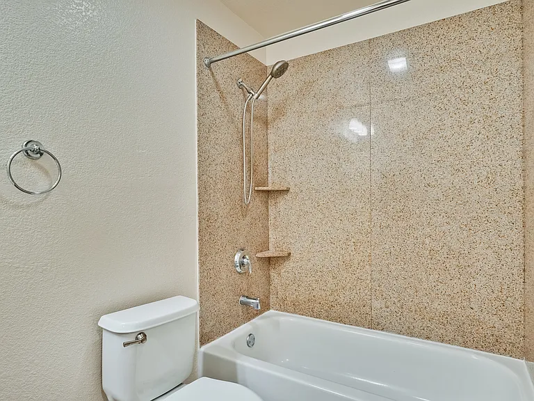 Encinal Place Apartments — Photo 33