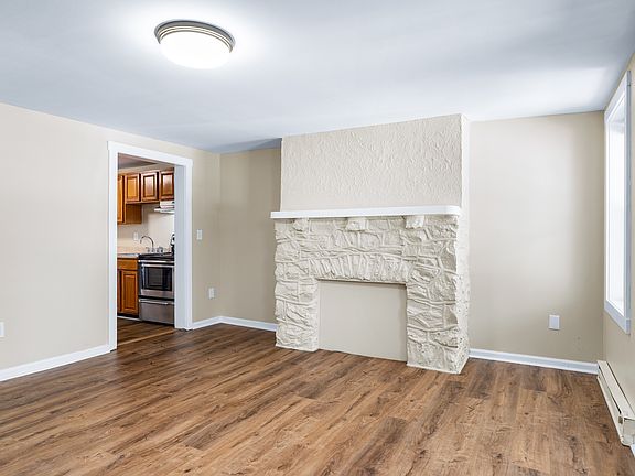 4th image of 162 W Main St APT A