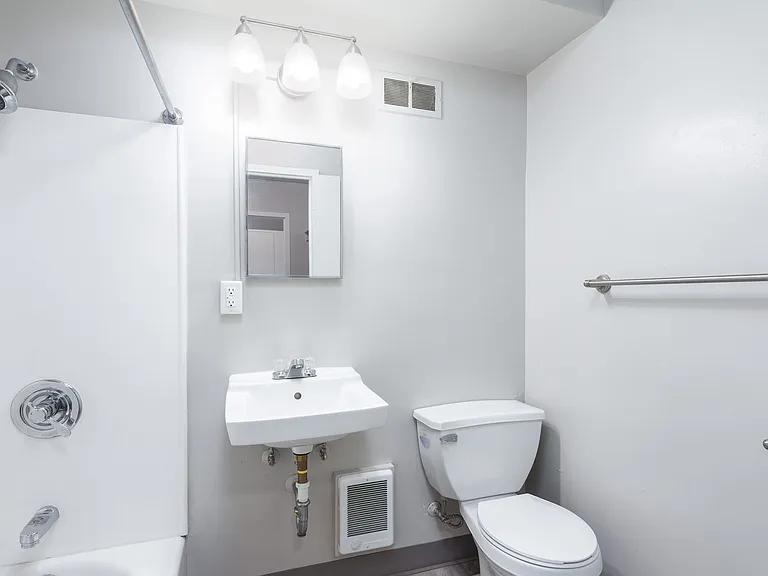 The Lee Apartments — Photo 19