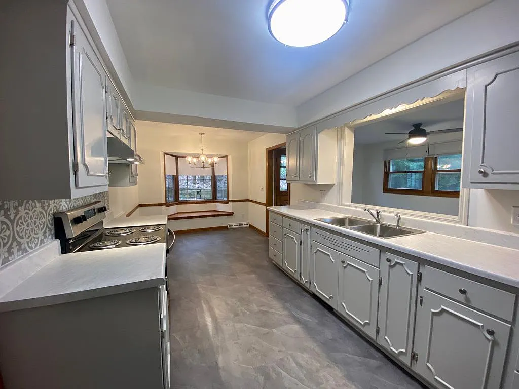 Building Photo - 1643 Capital Ave #1