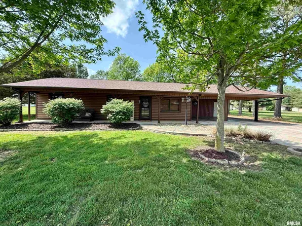 407 N 8th St, Elkville, IL 62932