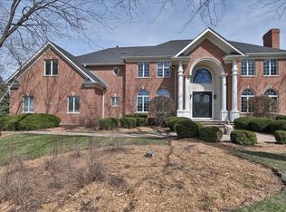 5N523 E Lakeview Cir, St Charles, IL 60175