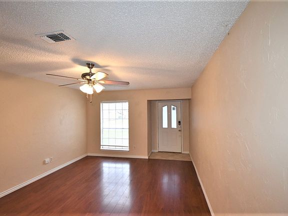 3rd image of 6411 Elm Springs Dr