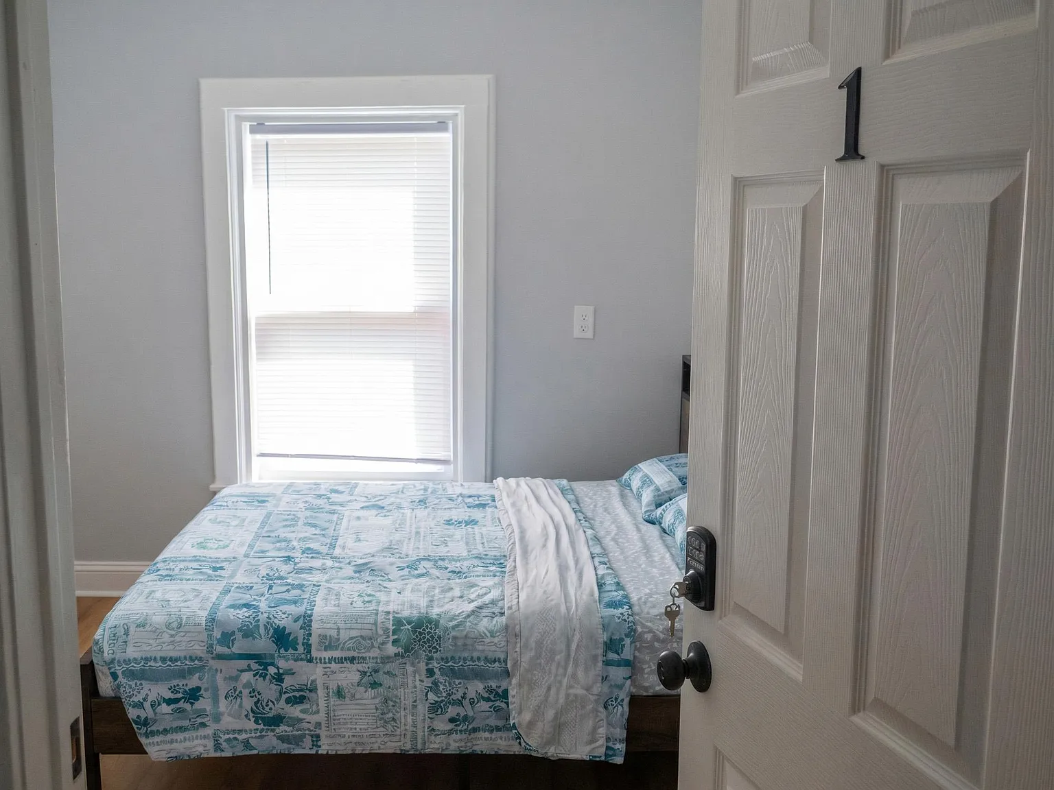 4 bed, 2.0 bath, 1260 sqft, $1,274 — Photo 2
