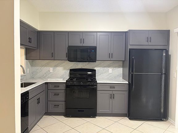 4th image of 11040 Sand Piper Ct