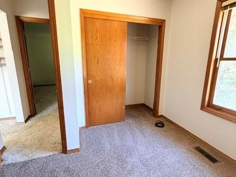 751 Catron St N — Photo 26