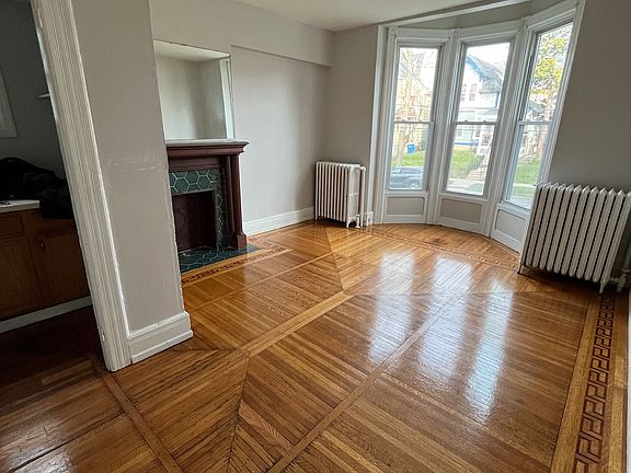 2nd image of 106 S Lake Ave APT 2