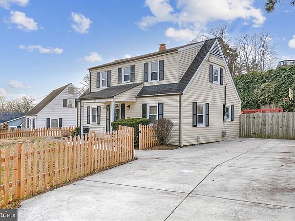 3rd image of 2507 Fairhaven Ave