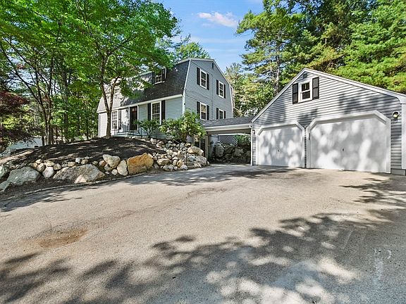 2nd image of 590 Essex St