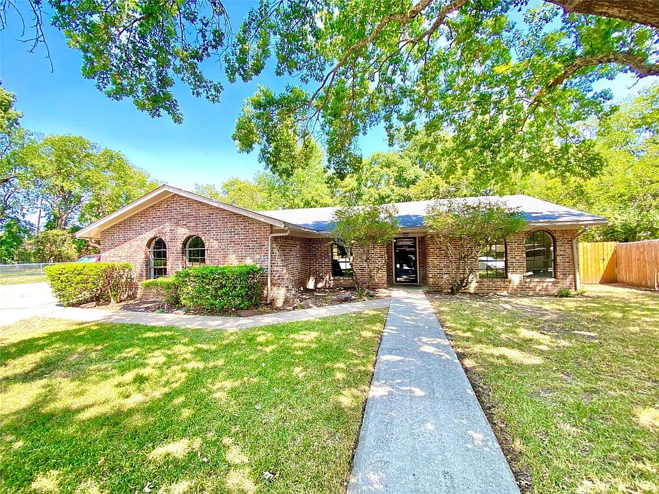 1st image of 10 Brookhollow Cir