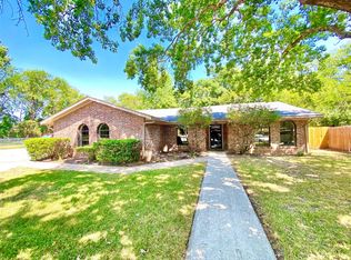 10 Brookhollow Cir, Gainesville, TX 76240