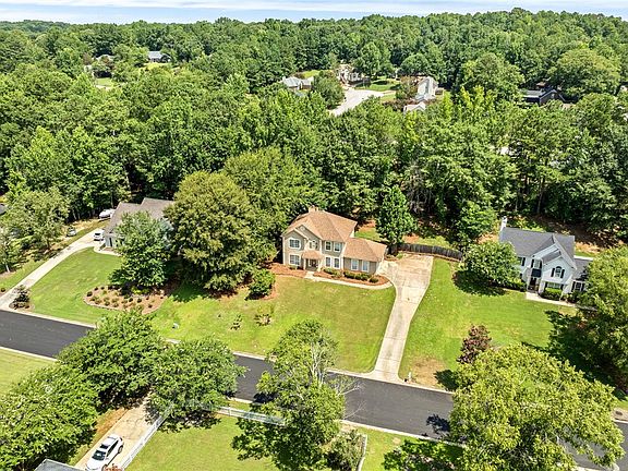3rd image of 371 Estate Ave