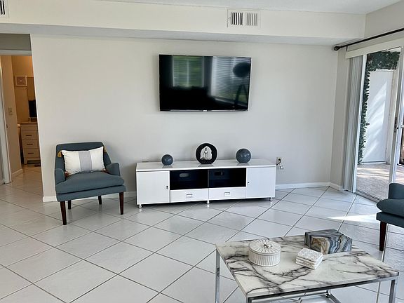 4th image of 8-106 W Boynton Beach Blvd #8106