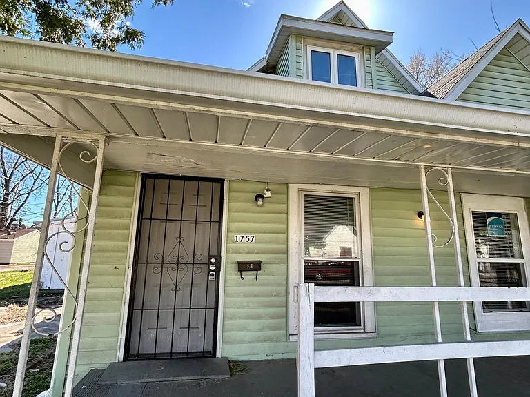 1757 Howard St — Photo 1