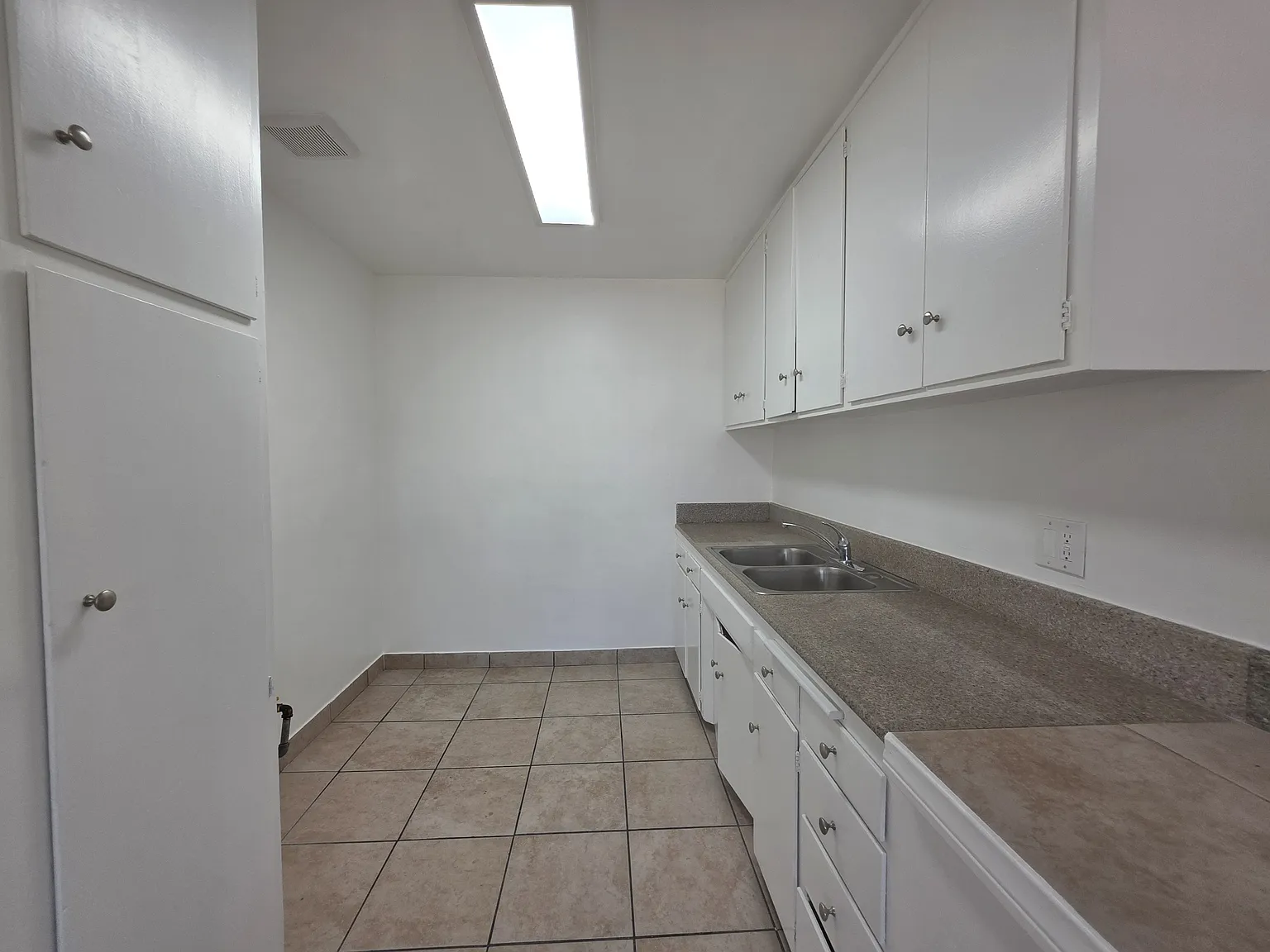 2 bed, $2,290 — Photo 4